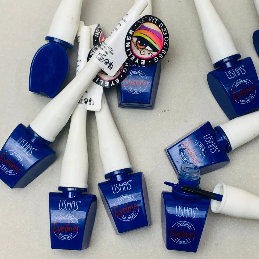 User Ushas blue eyeliner|colourful eyeliner