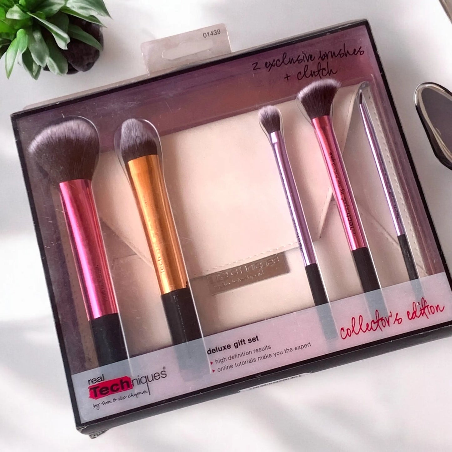 Real Techniques Deluxe Gift Set with clutch