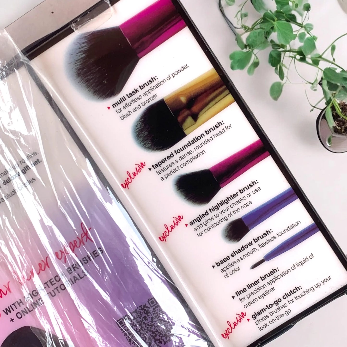 Real Techniques Deluxe Gift Set with clutch