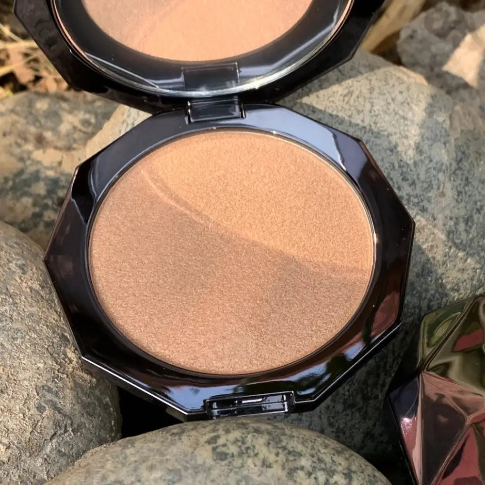 Revolution Glass Black Iluminator - highlighter