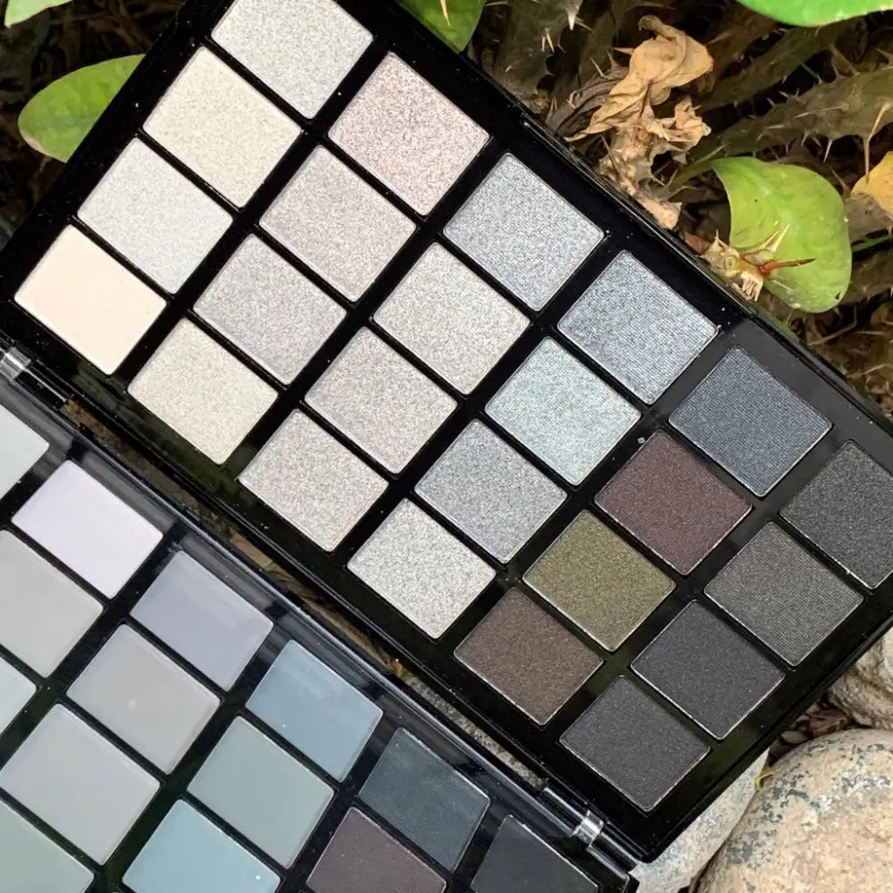 Revolution Makeup London Color Book CB01 - Makeup