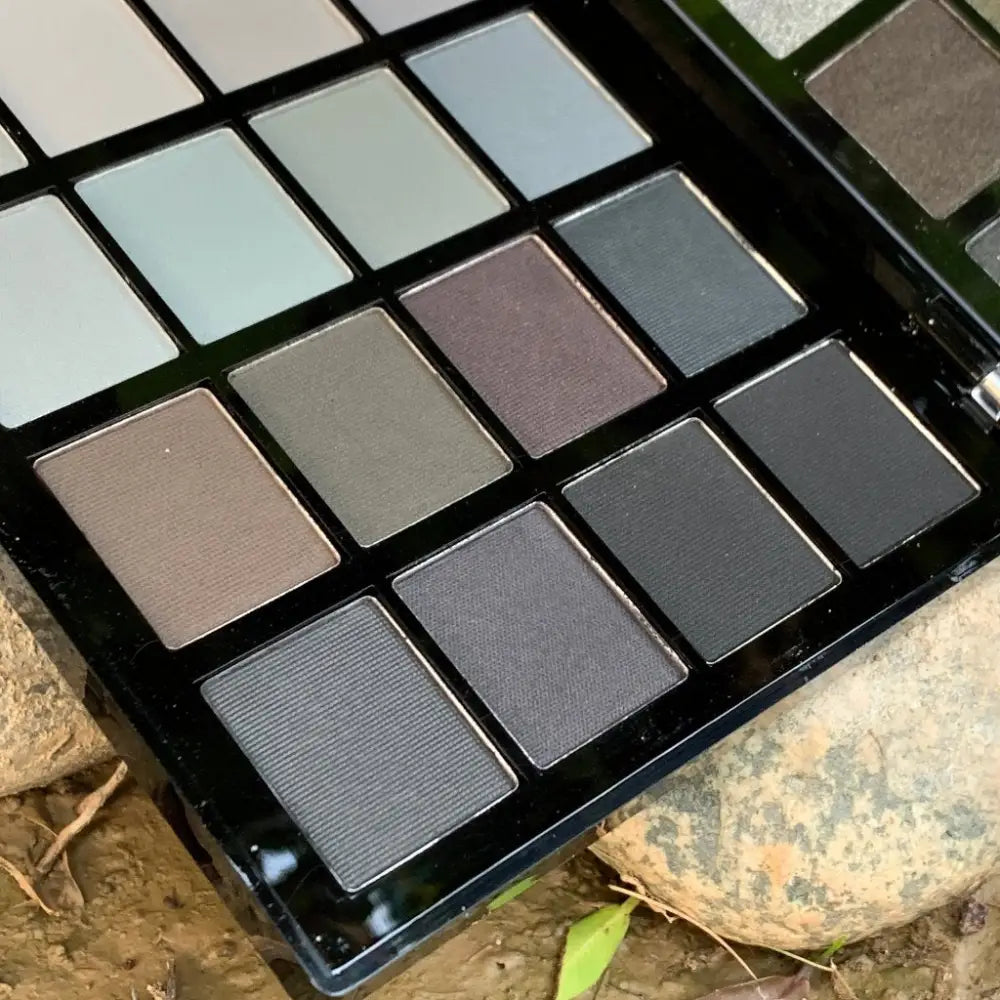 Revolution Makeup London Color Book CB01 - Makeup