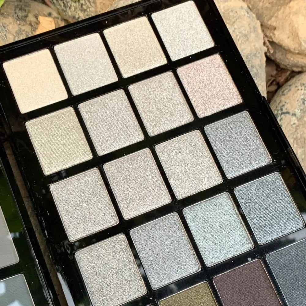 Revolution Makeup London Color Book CB01 - Makeup