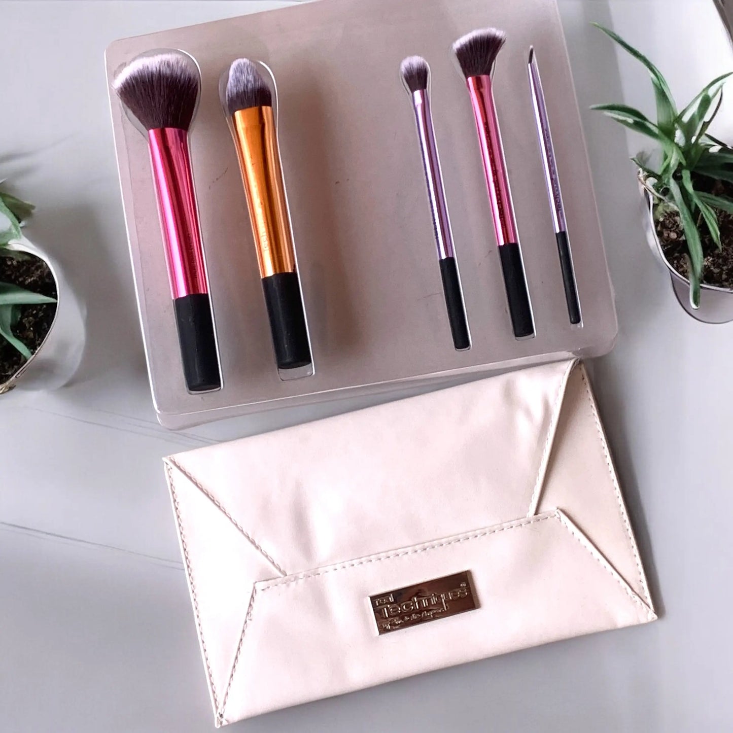 Real Techniques Deluxe Gift Set with clutch