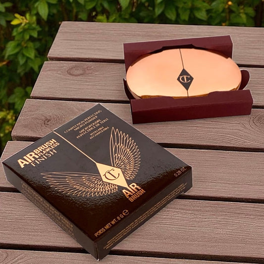 charlotte tilbury  airbrush compact powwder 