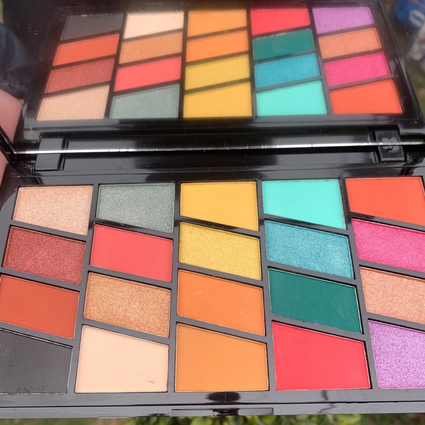 Revolution eyeshadow pallet